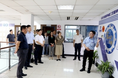 2020年7月29日，時(shí)任浙江省政協(xié)常委、社法委副主任、省總工會(huì)副主席、一級(jí)巡視員董建偉蒞臨景興紙業(yè)調(diào)研新時(shí)代工匠培育工作